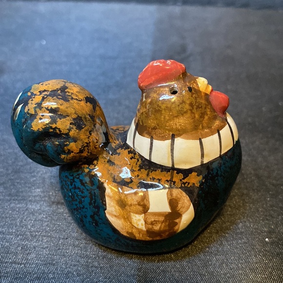 Cute Hen and Rooster Salt andPepper Shakers - Picture 10 of 15